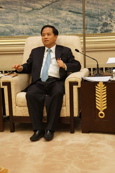 全国人大代表、省长刘赐贵参加审议（3月7日）