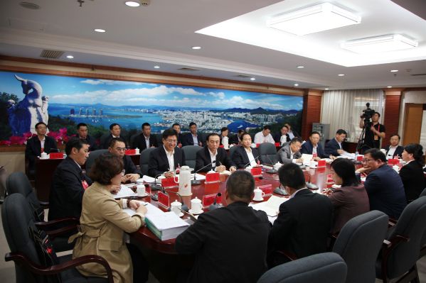 刘赐贵在三亚代表团参加审议时指出：以高水平规划高素质人才高效率服务推进高质量发展
