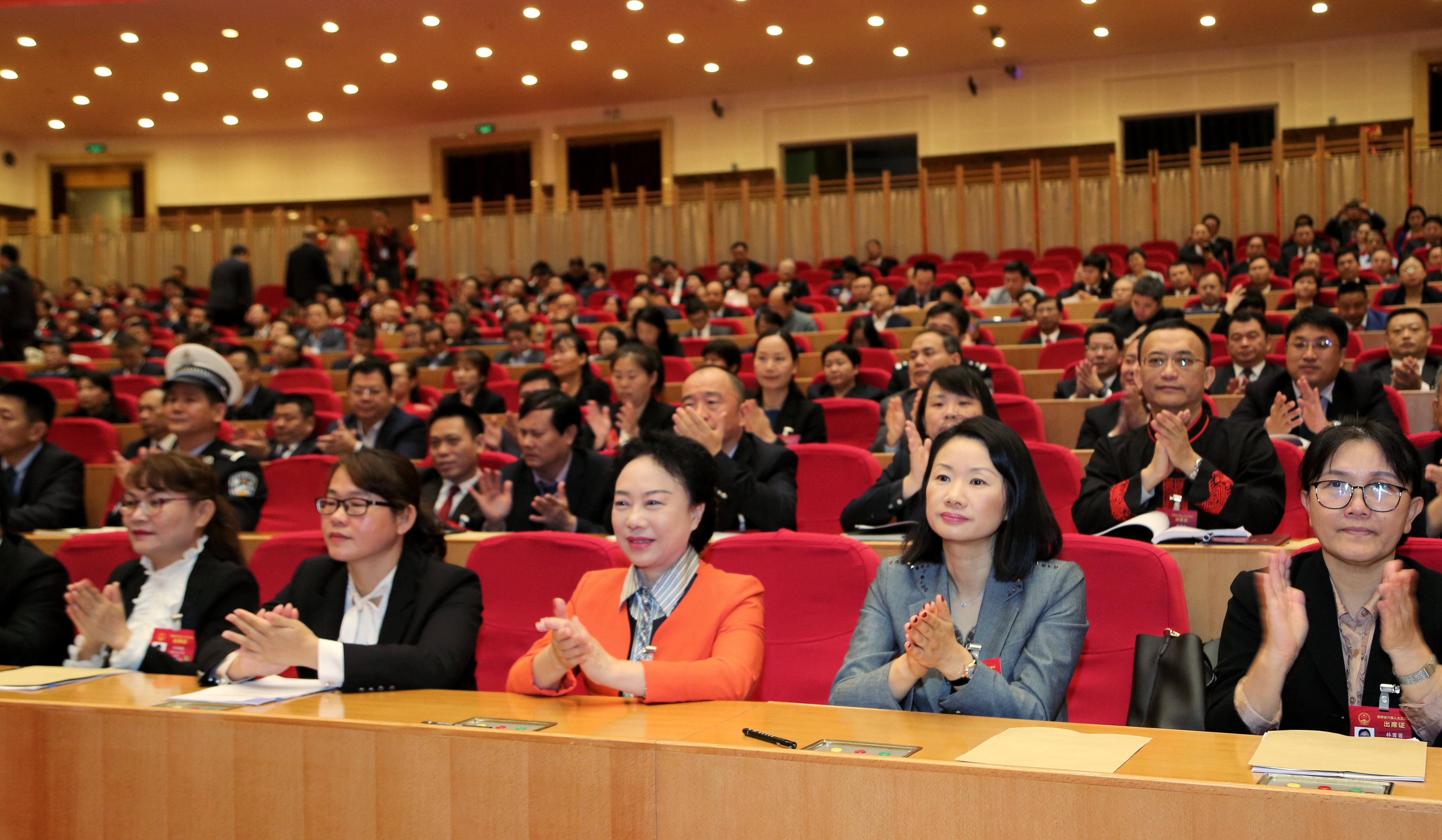 海南省第六届人民代表大会第三次会议胜利闭幕5