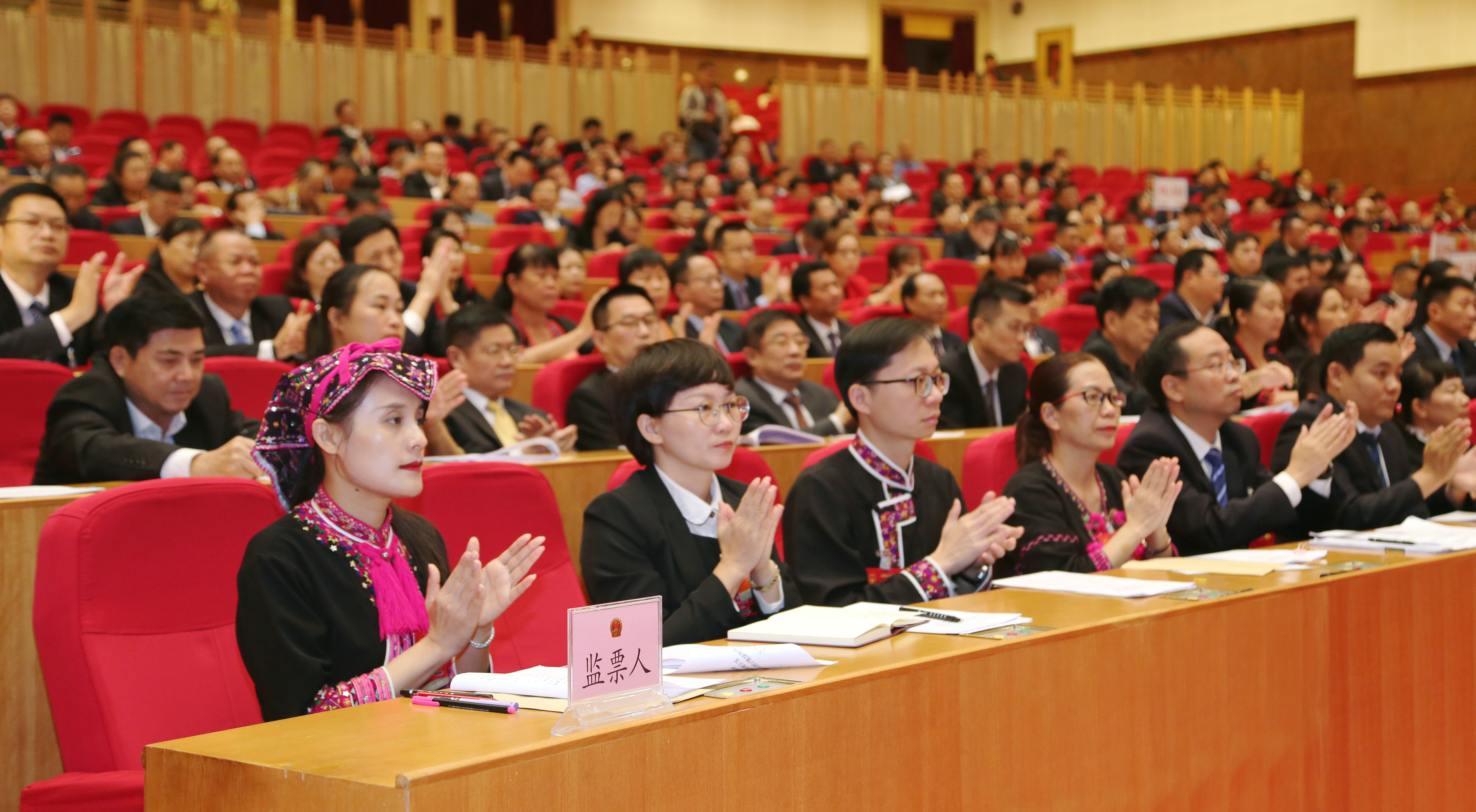 海南省第六届人民代表大会第三次会议胜利闭幕2