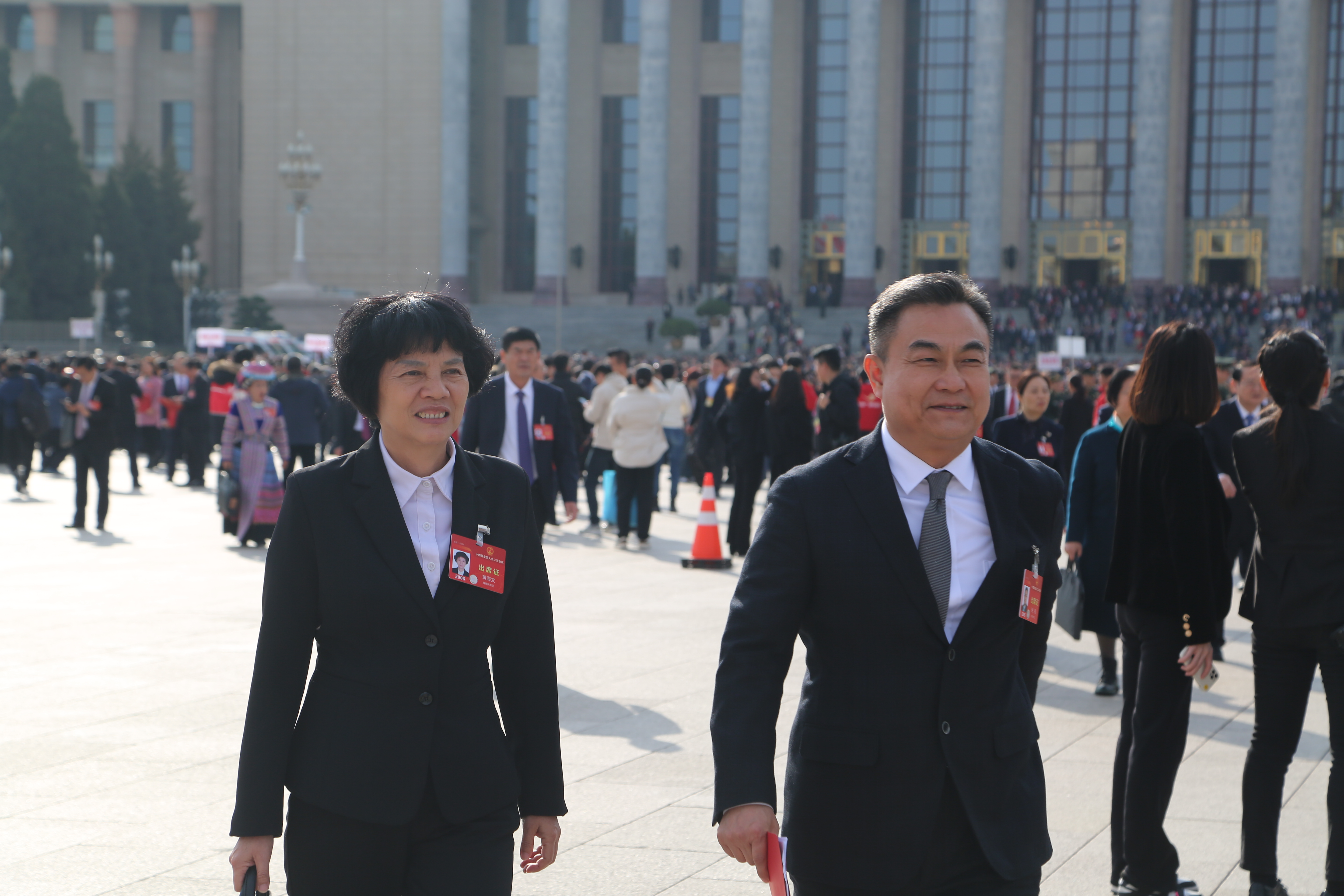 3月11日下午，参加完闭幕式的倪强、黄海文代表信心满满走出大会堂